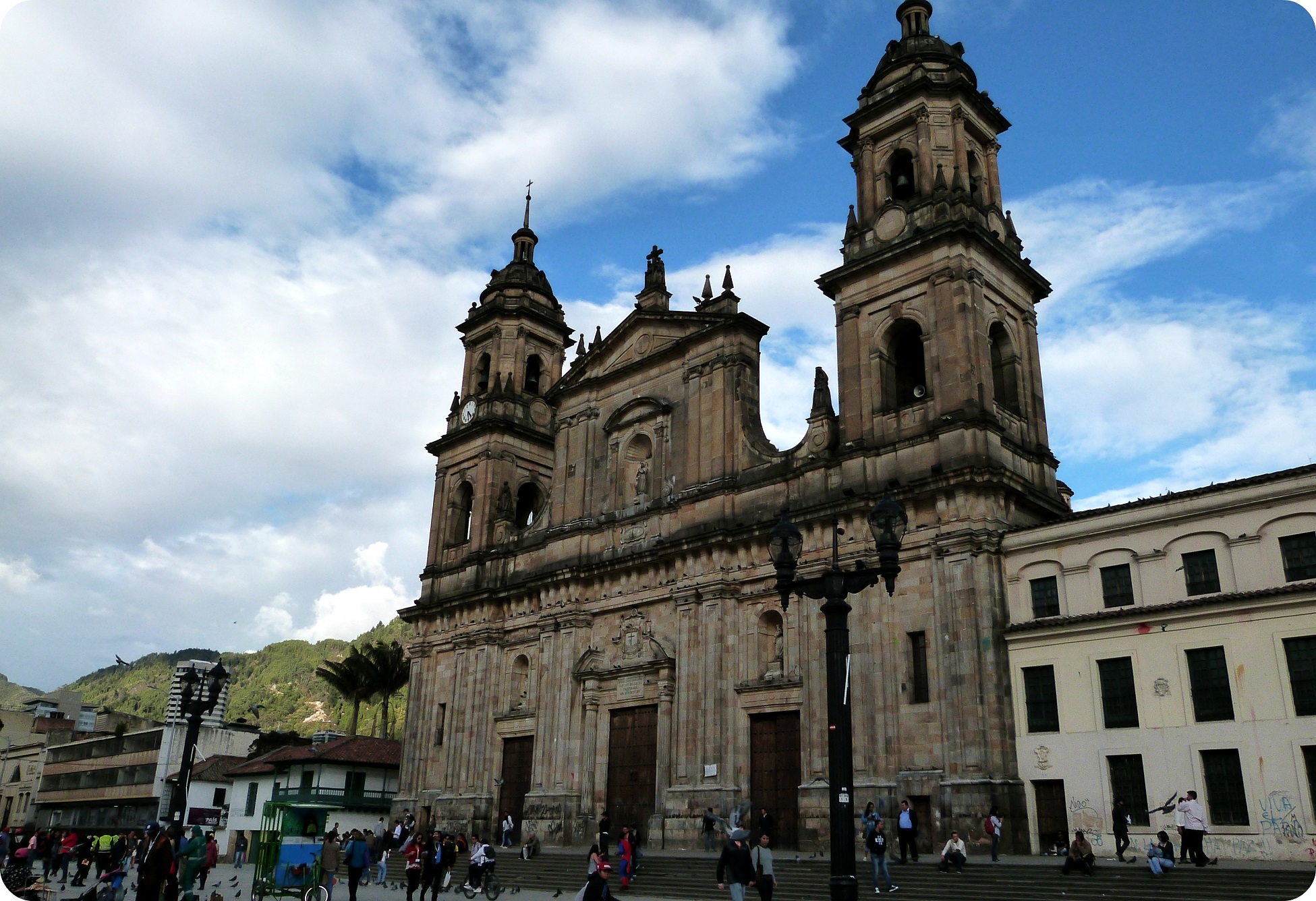 Cathédrale sur la place Bolívar de Bogotá