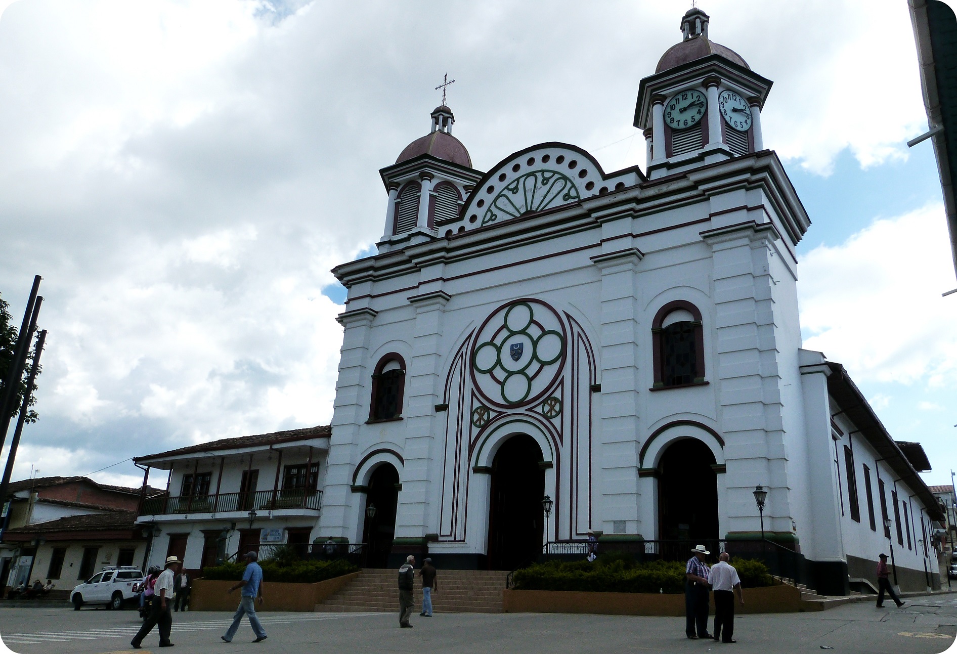 Iglesia en la plaza de Aguadas
