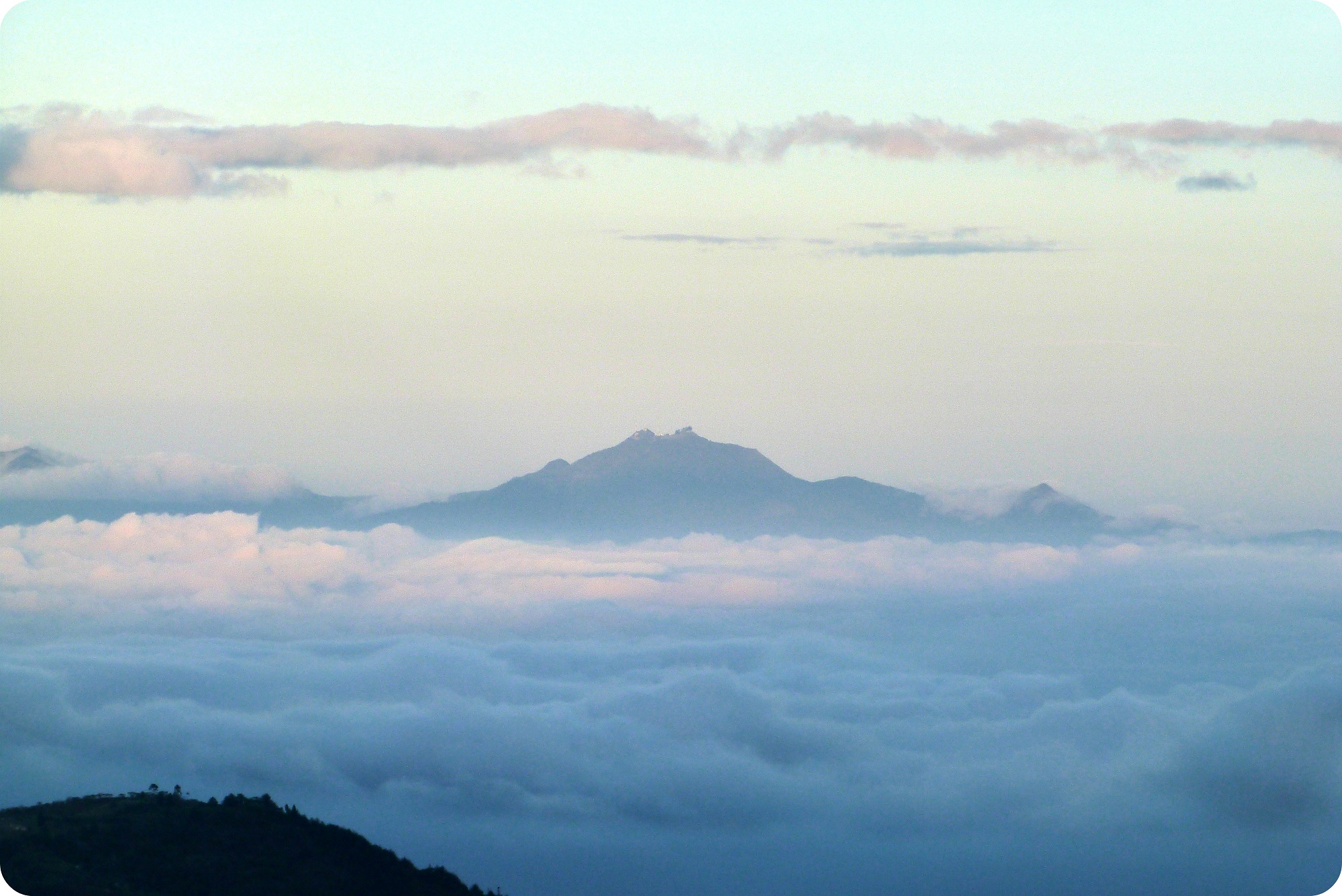 Vista de la montaña Munchique en frente al parque natural Puracé