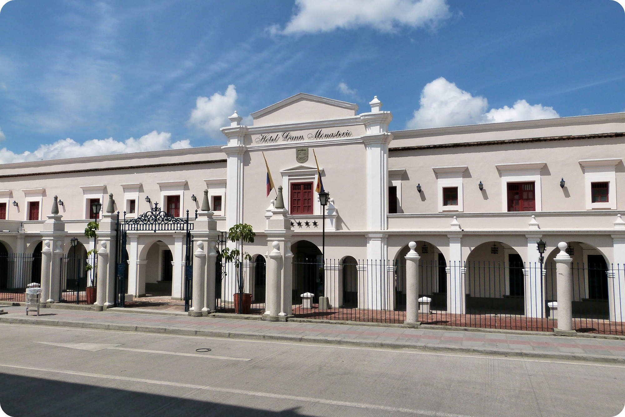 Façade du plus bel hôtel du centre-ville de Popayán