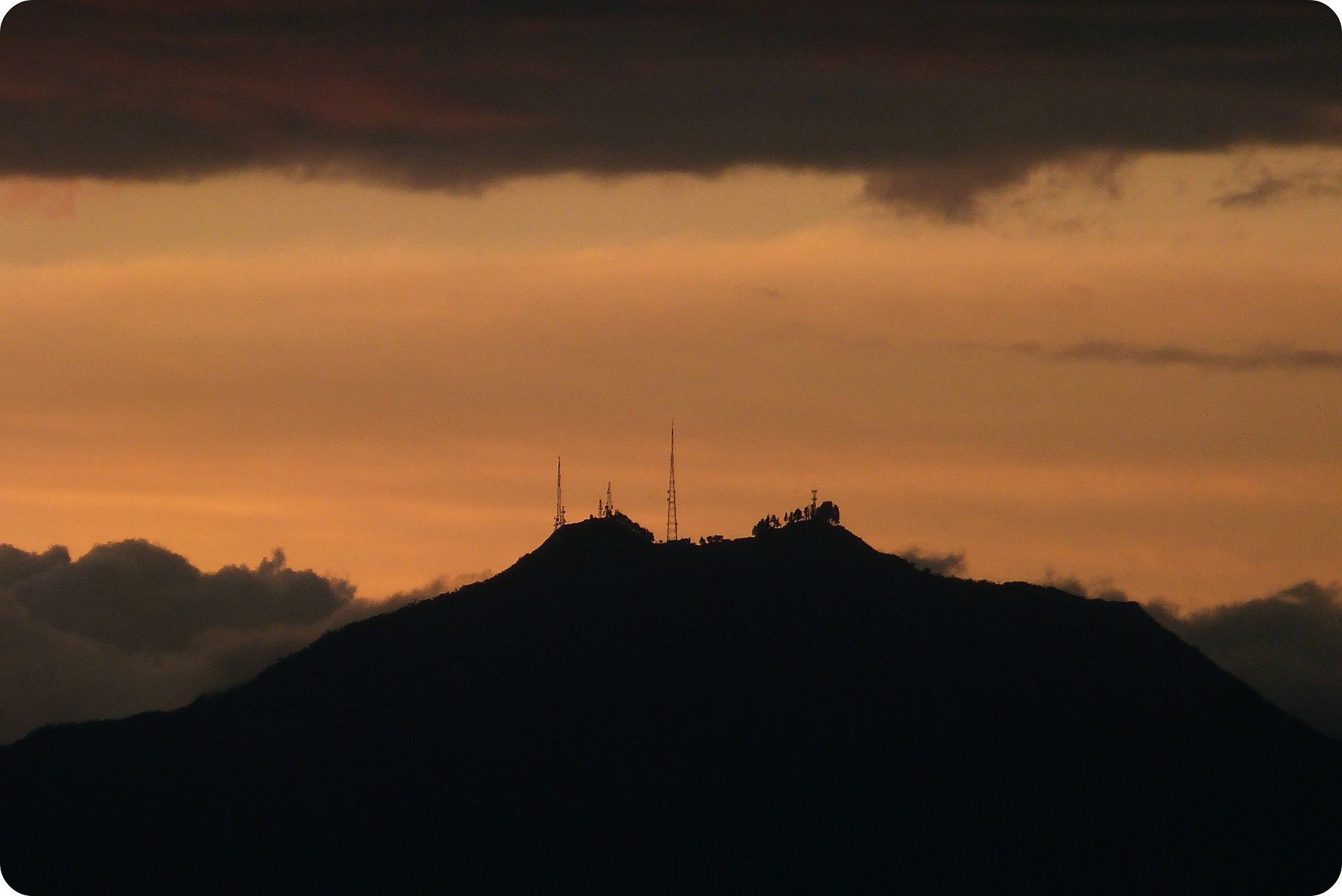 Coucher de Soleil sur le cerro Munchique depuis le Morro del Tulcán de Popayán