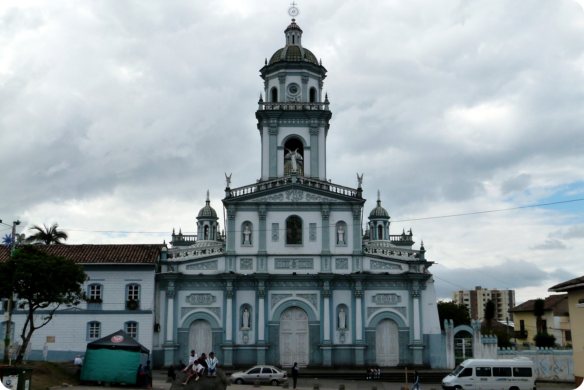 Templo San Felipe Neri azul y blanco de Pasto
