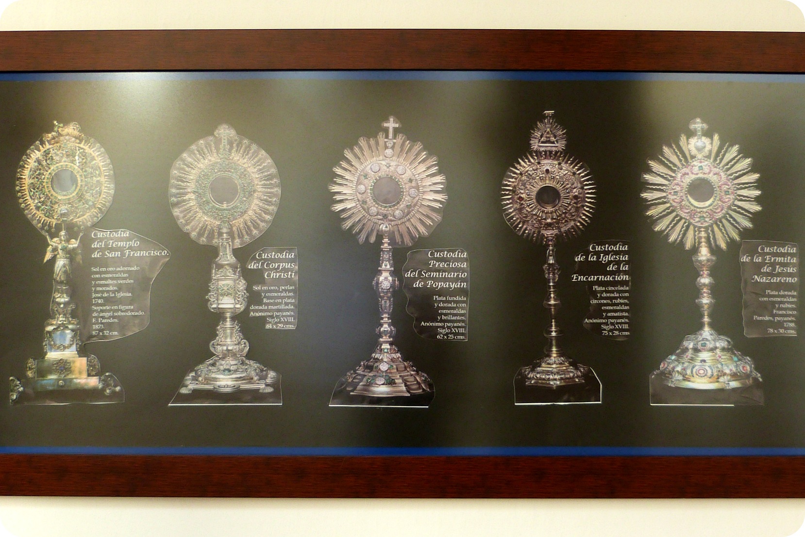 Photo d'ostensoirs au musée arquidiocesano de Popayán