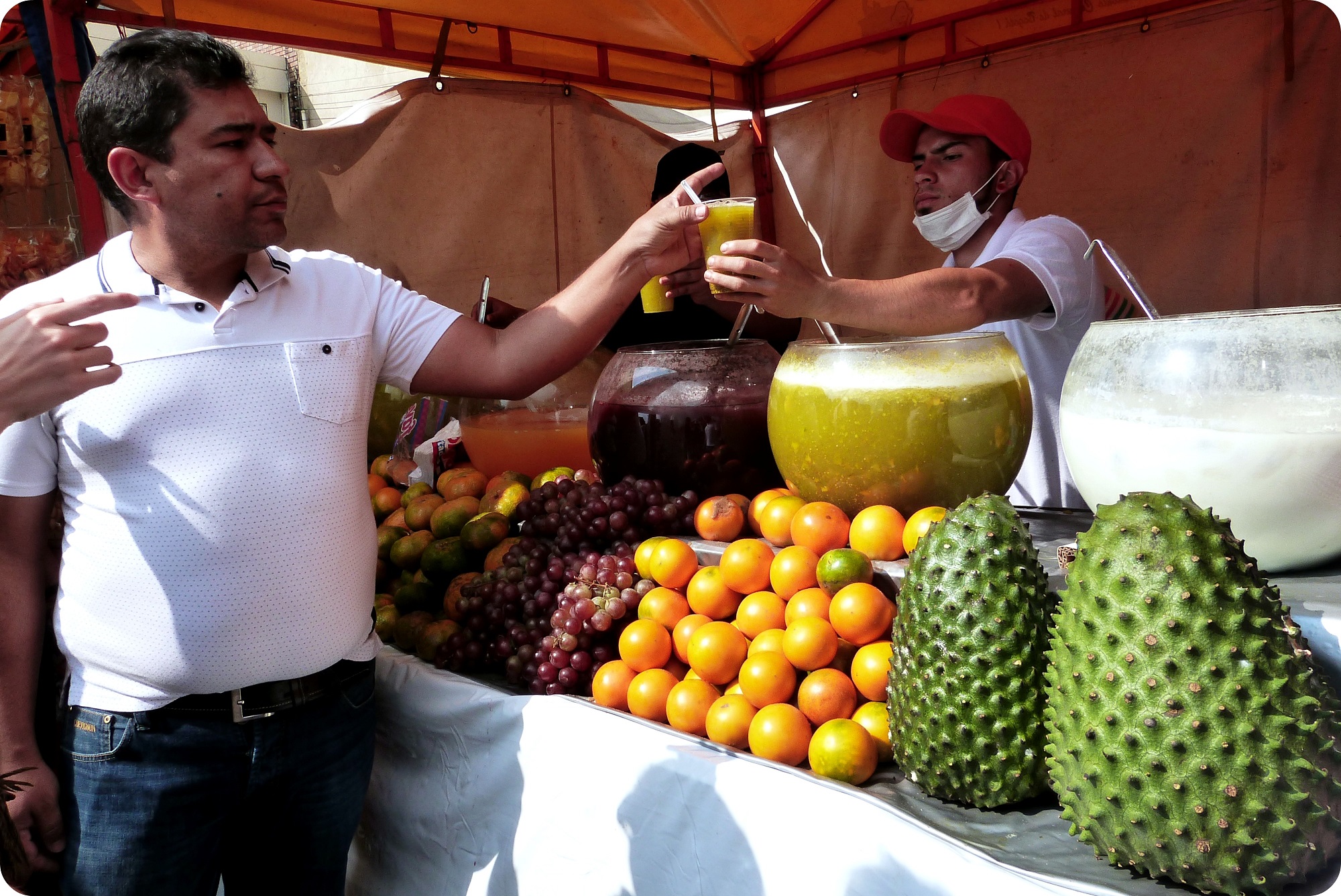 jus servis au Mercado de Pulgas de San Alejo à Bogotá