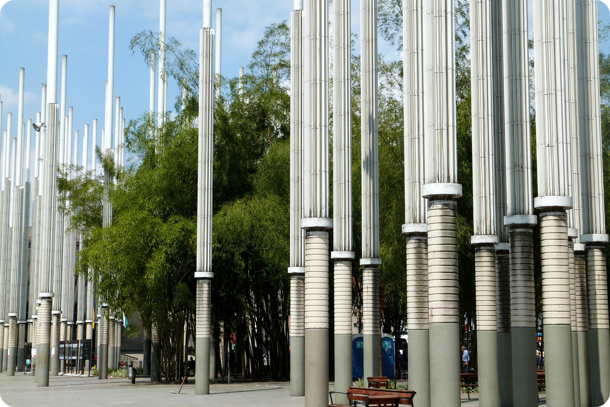 Parque de las luces en la Plaza Cisneros de Medellín