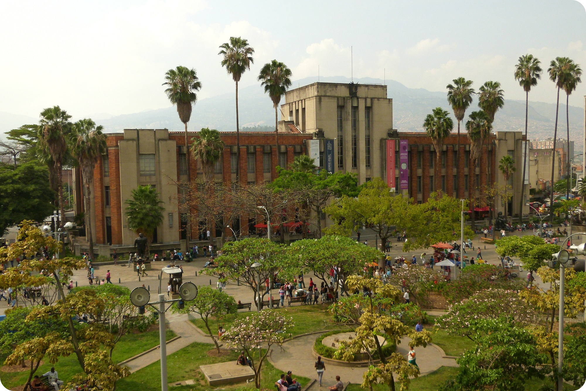 plaza Botero y Museo de Antioquia vistos desde el Palacio de la Cultura de Medellín