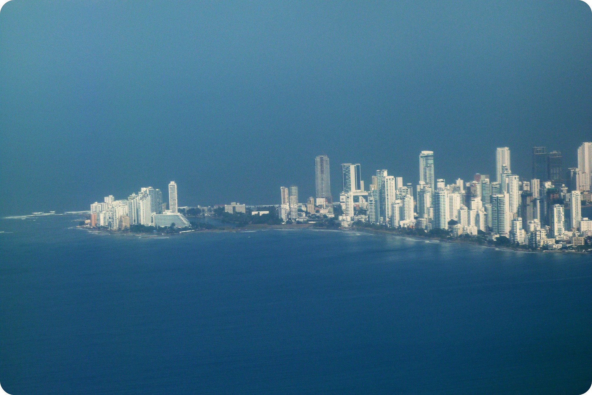 vista de la península de Cartagena desde la ventanilla del avión